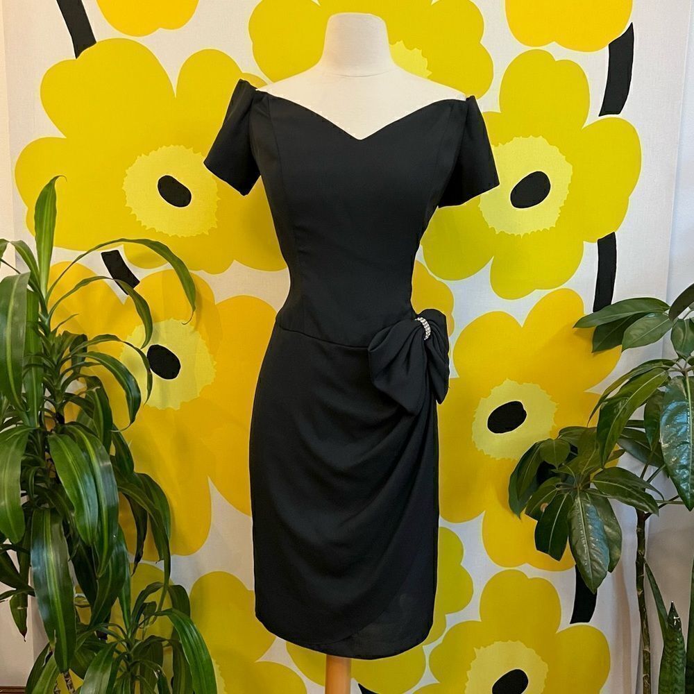 Stunning Vintage 80s VaVaVoom Oversized Rhinestone Bow Off the Shoulder Dress - Picture 3 of 8